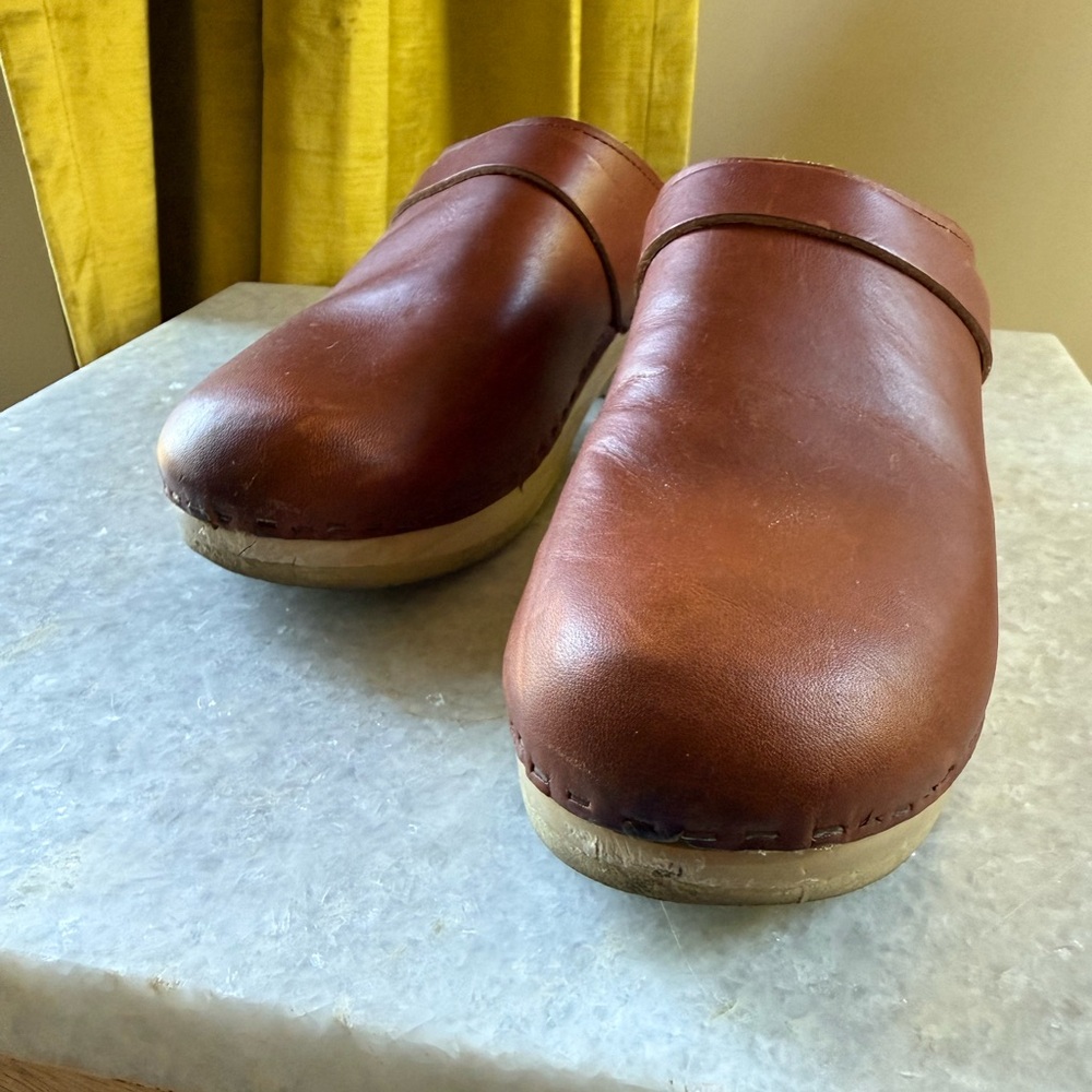 Sven clogs 39 brown low heel